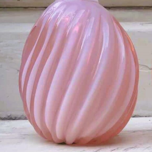 2 Larry Laslo for Mikasa Pink Ribbed Opal White topped Art Glass Vases - Picture 6 of 11